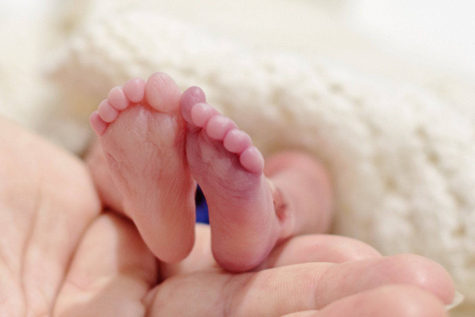 Phoenix's tiny but perfect little feet and toes in mummy hand