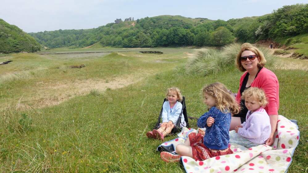 Family. picnic with Isla, Bessie & Poppy