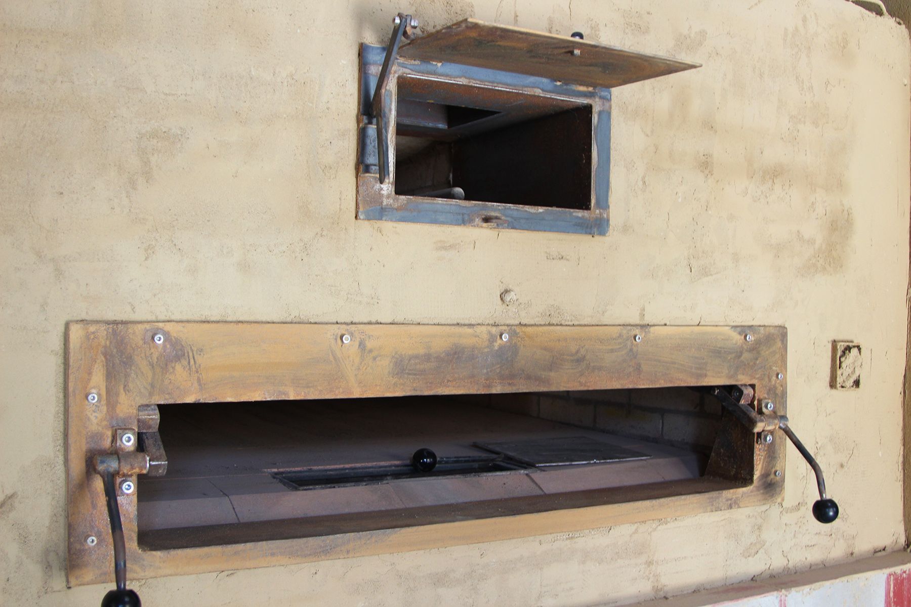 Holzbackofen / vesperstüble