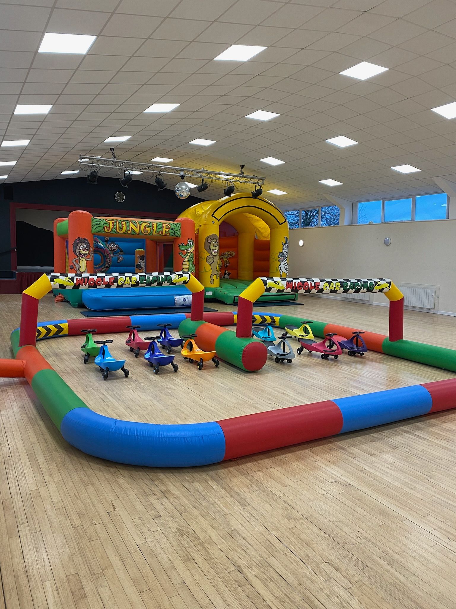 wiggle car racing, bouncy castle hire and soft play hire from Bury Soft Play Wiggle Car Racing, DIdicars, Bury Soft Play, Different party ideas for 5 years, birthday party hire, event hire