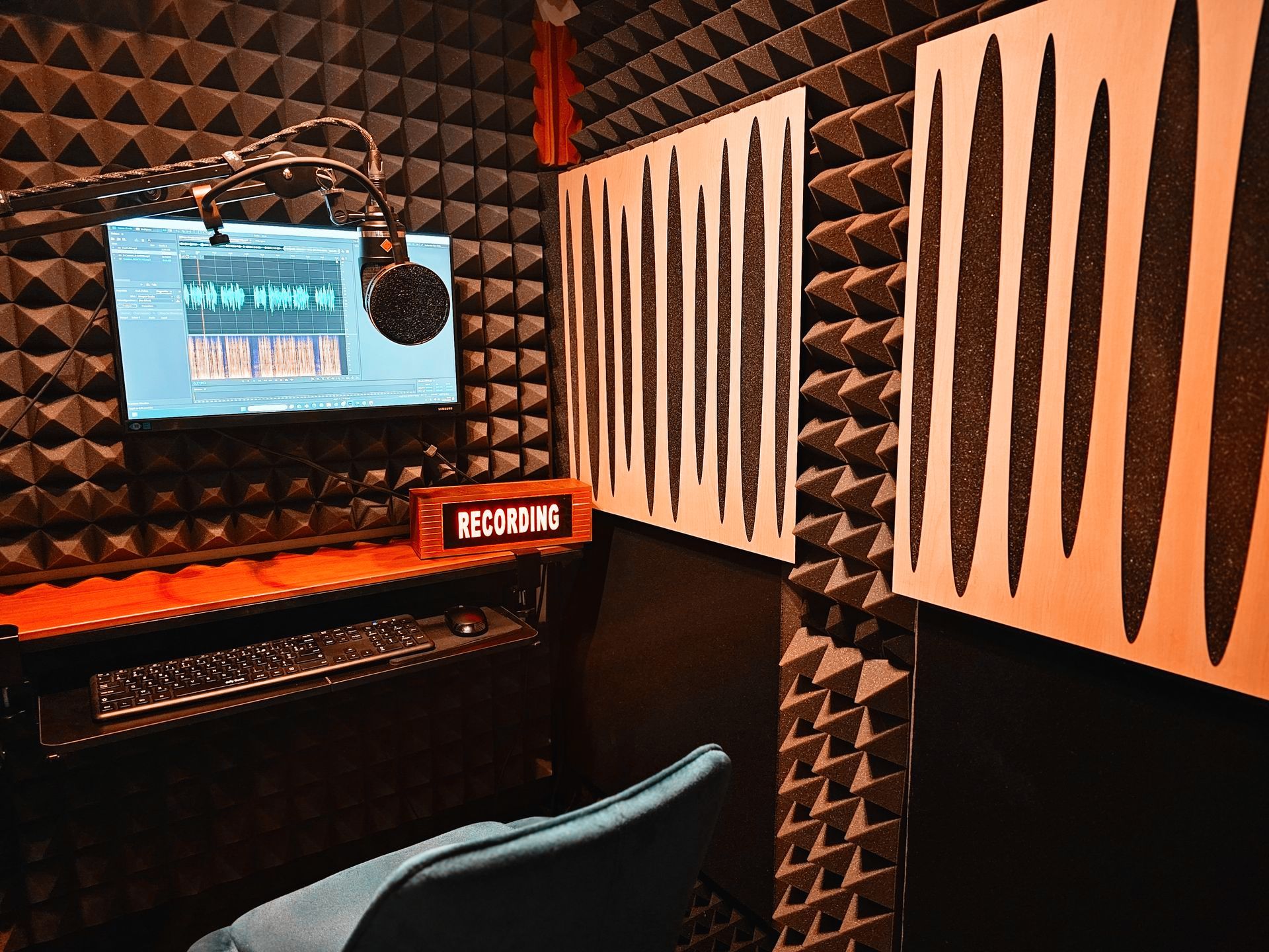 Voix off femme home studio