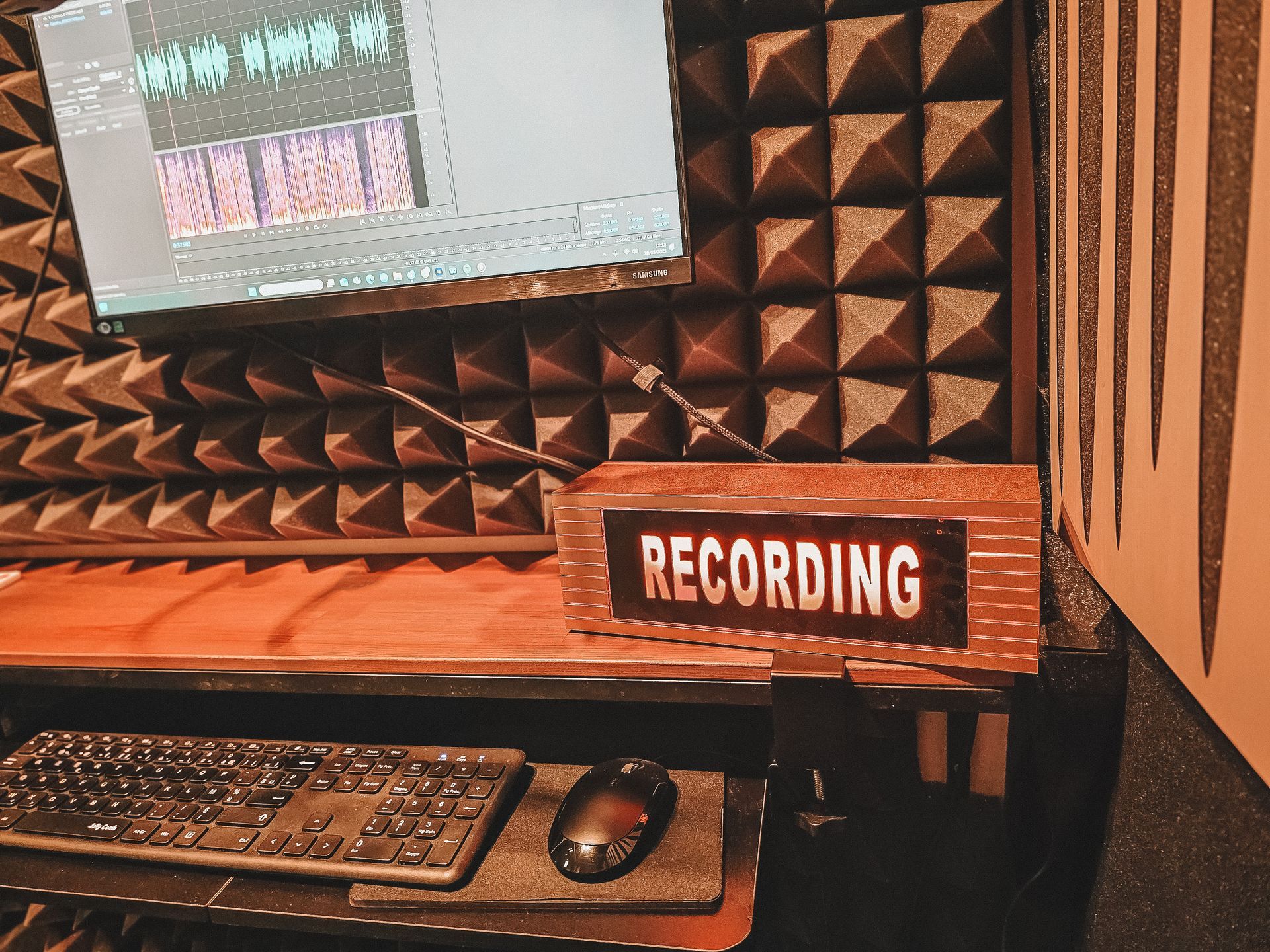 Voix off femme en ligne