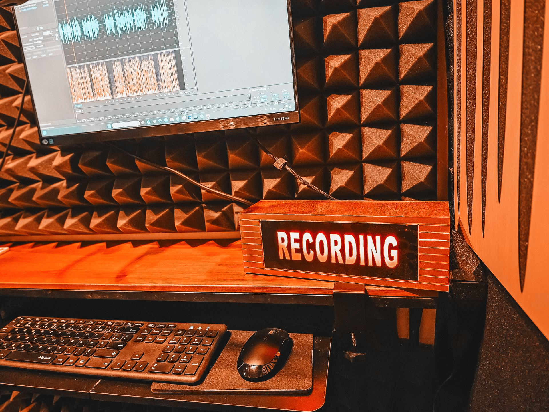 Voix off femme en ligne