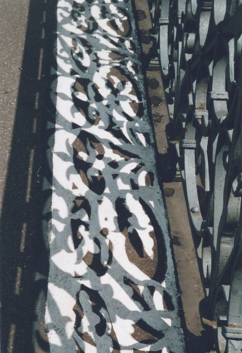 Mariensteg Freiburg mit Margot Degand Markierungsfarbe auf Asphalt 2001