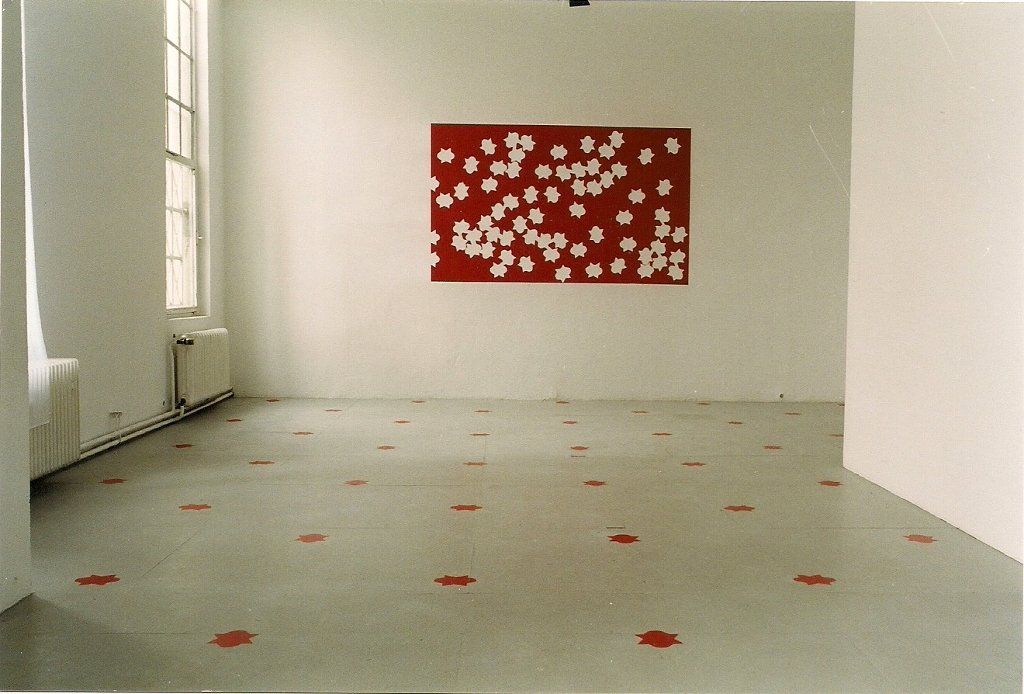 DEBUT Rauminstallation mit roter Folie E-Werk Freiburg 2004