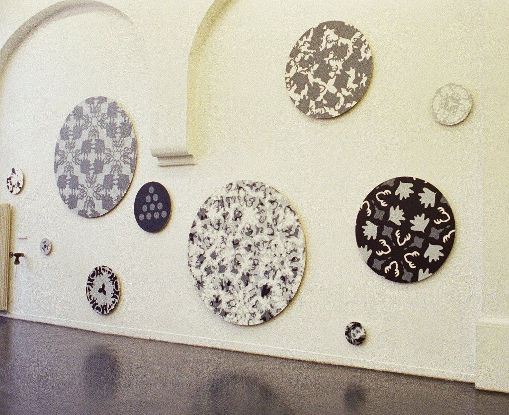 TIERKANADO 10 teilige Wandinstallation E-Werk Freiburg Acrylfarbe auf Hartfaser 2006