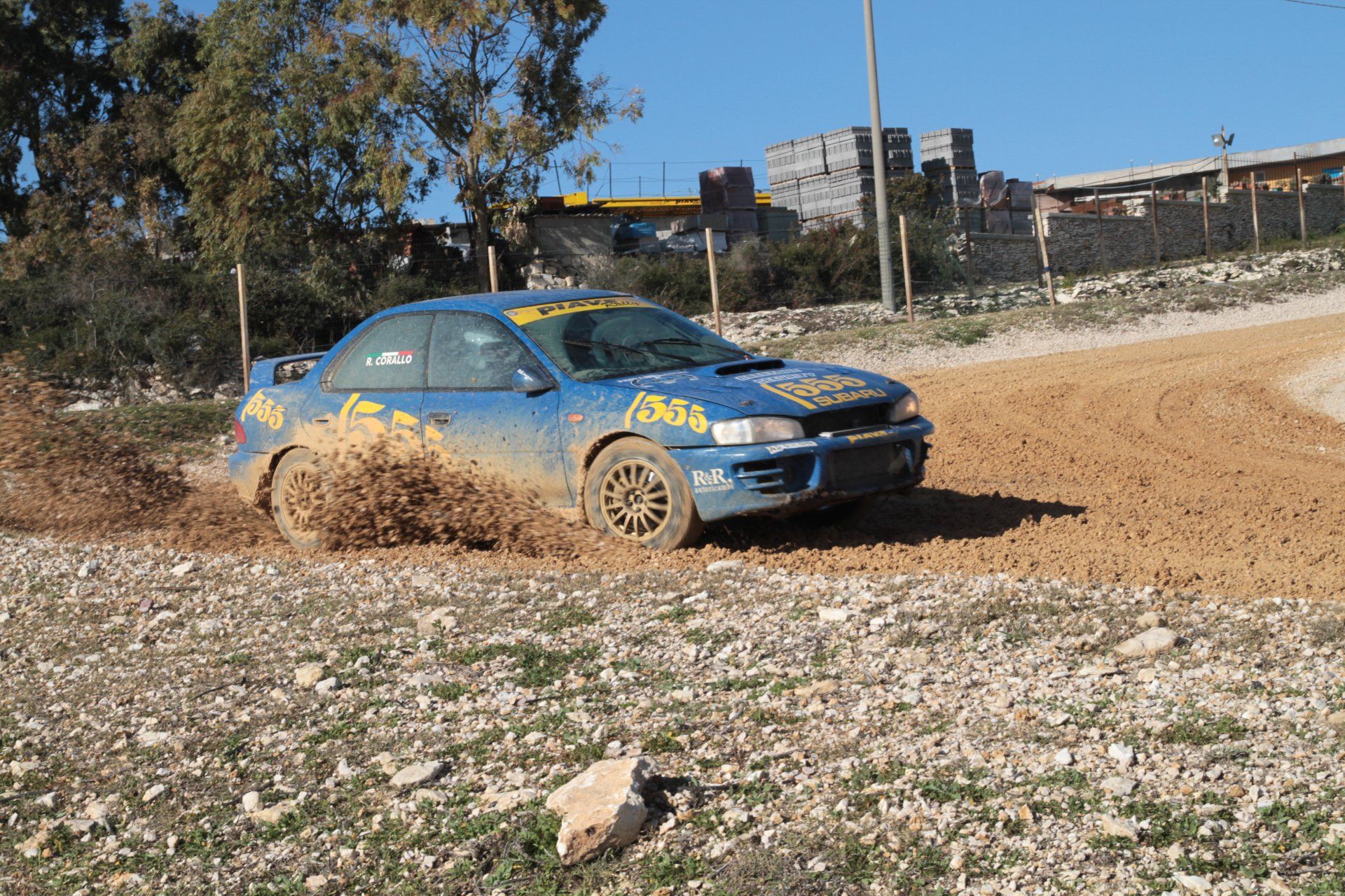Guida auto da rally