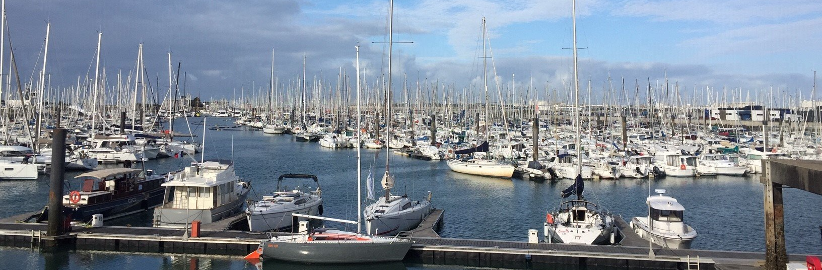 Port des minimes à La Rochelle, voiliers et bateaux moteurs