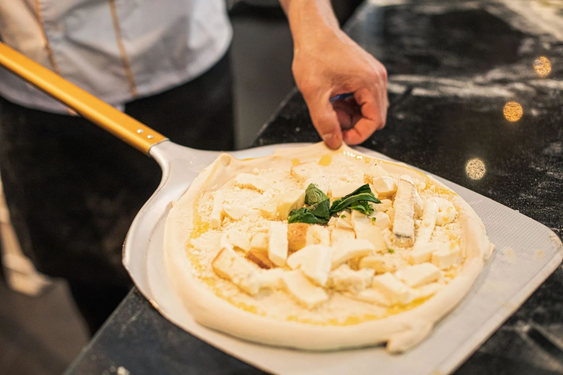 Lyna-Ristorante-italien-4-fromaggi-Mozzarella-fior-di-latte-gorgonzola-parmesan-provola-basilic.jpg