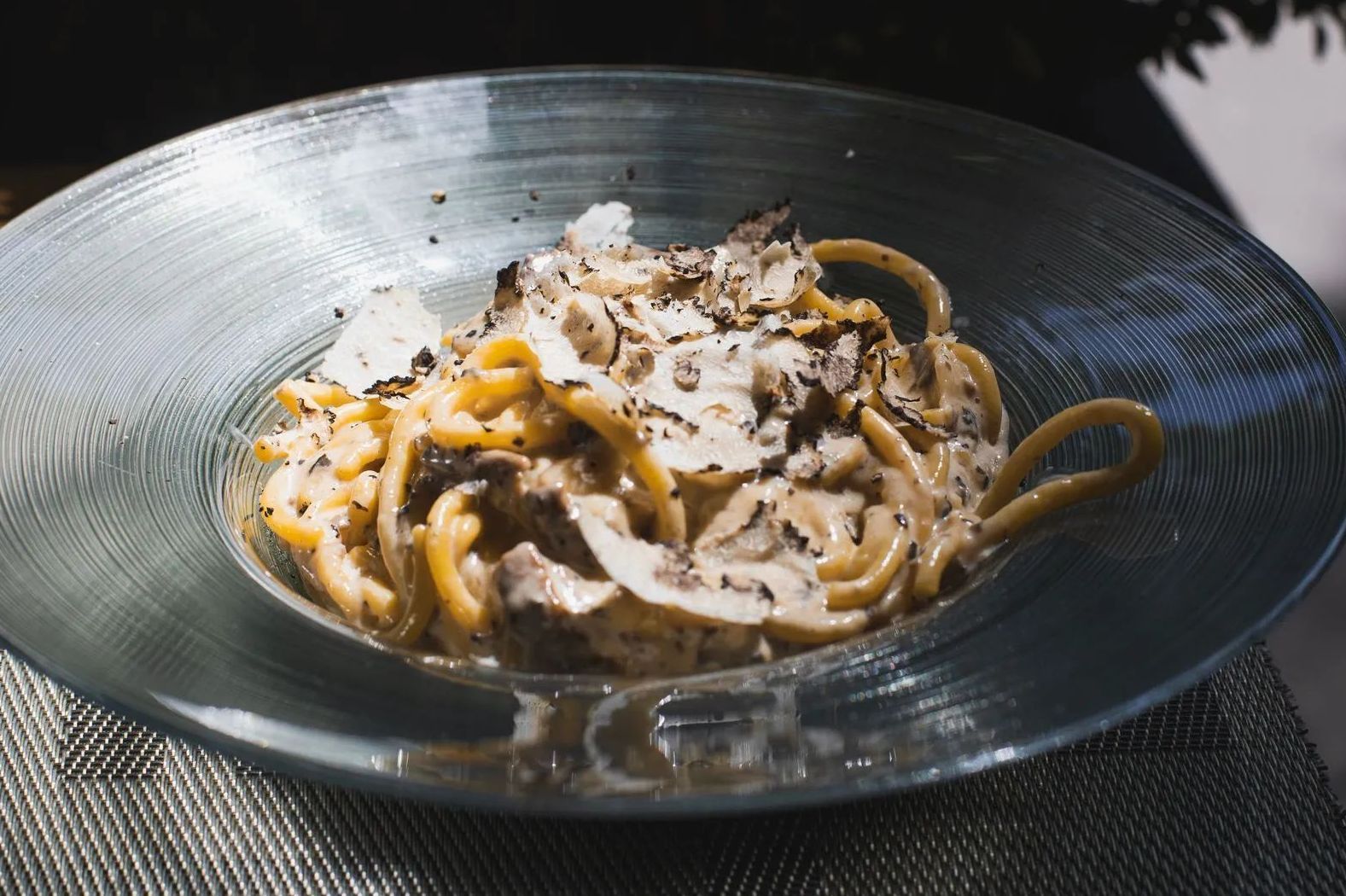 Lyna-Ristorante-italien-Attrazione-della-sera-Grappa-meule- de-parmesan-truffes-noir-cêpes.jpg