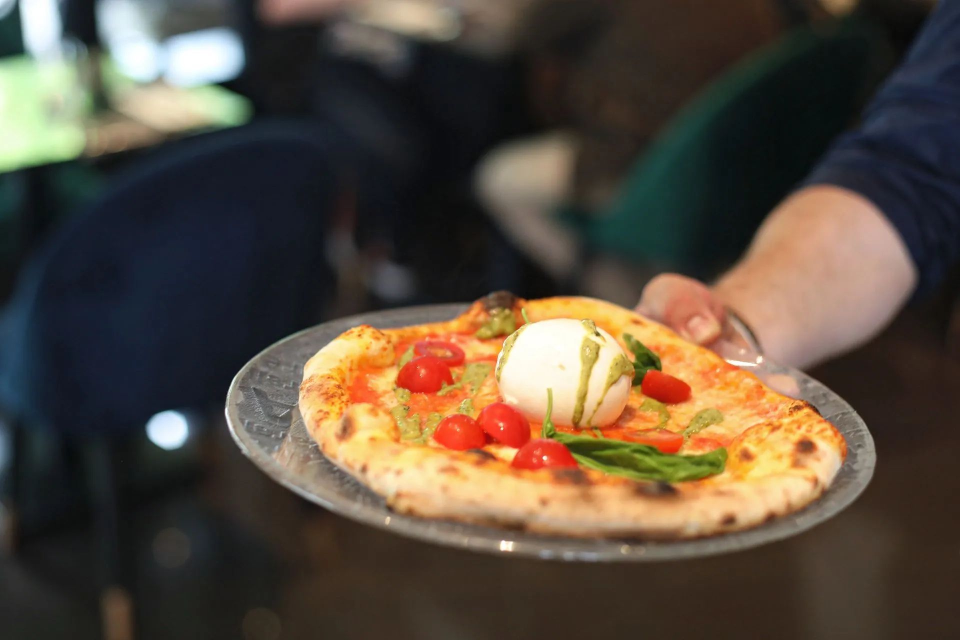 Lyna-Ristorante-italien-Burrata-sauce-tomate-mozzarella-fior-di-latte-pesto-genovese-burrata-di-bufala-basilic.jpg