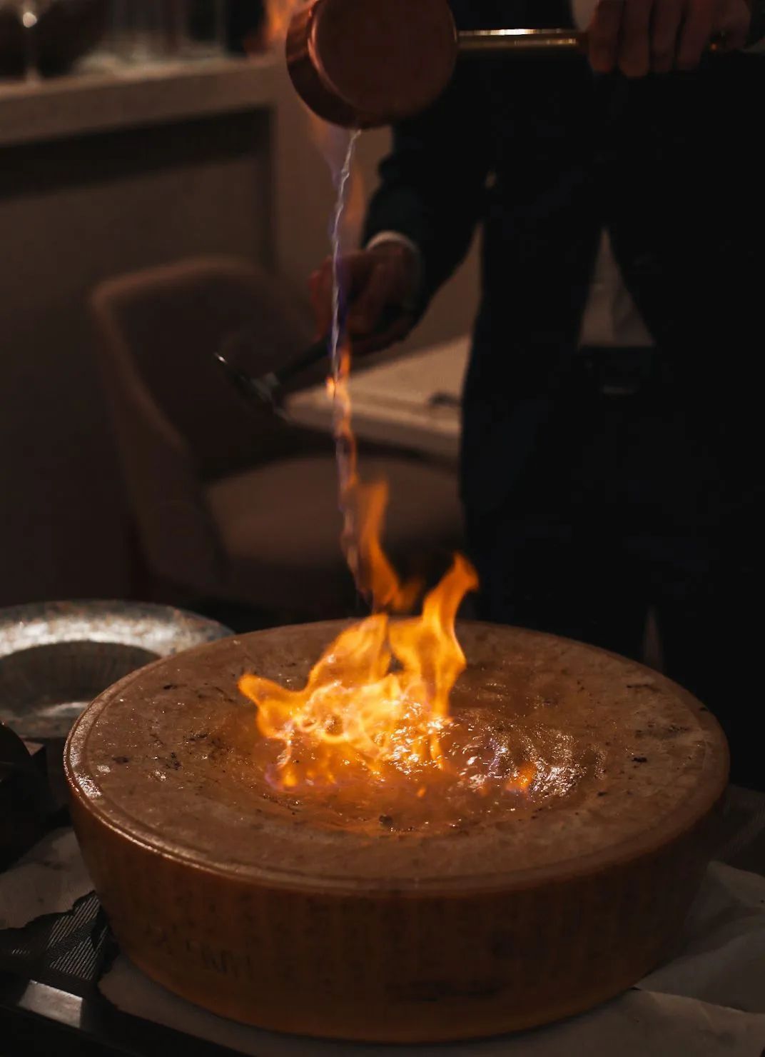 Lyna-Ristorante-italien-Grappa-meule- de-parmesan.jpg