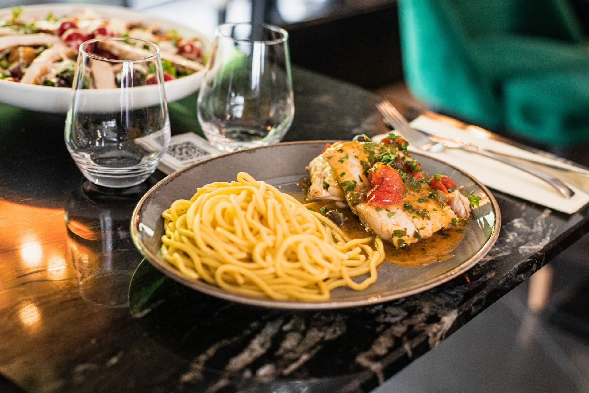 Lyna-Ristorante-italien-cabillaud-alla-puttanesca-e-caponata.jpg