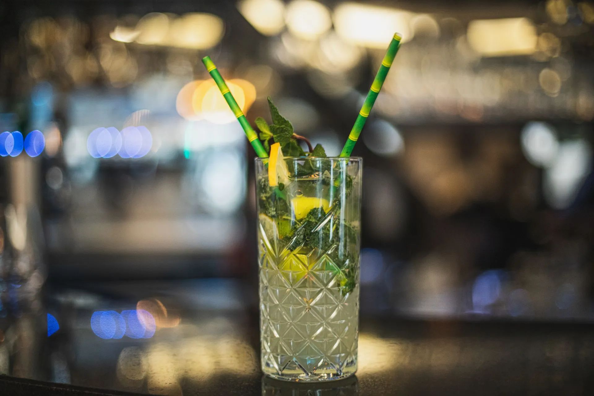 Cocktail Hugo : prosecco, sirop de fleurs de sureau, citron vert et menthe