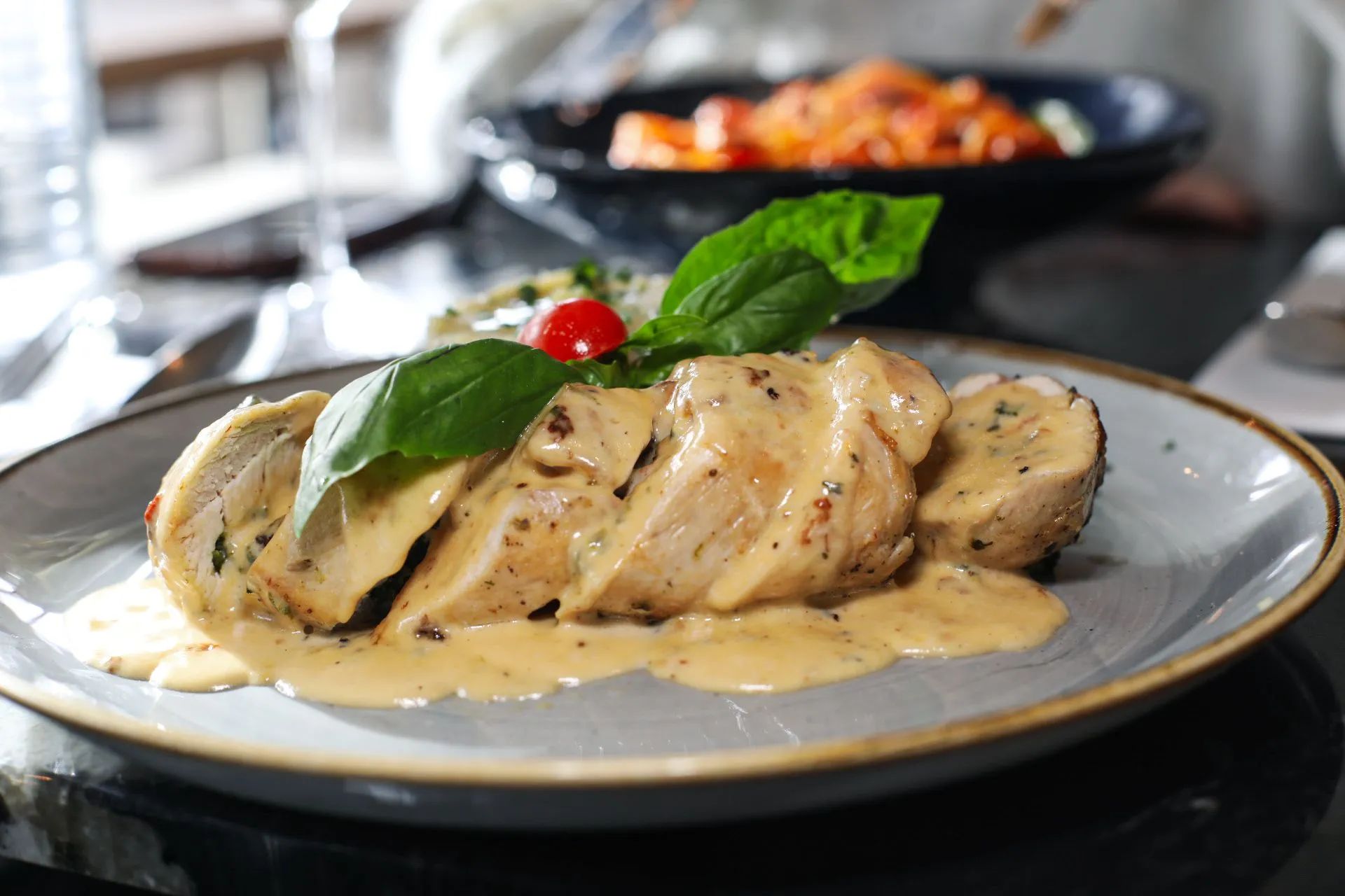 Lyna-Ristorante-italien-cubi-di-pollo-poulet-épinards-fontina-truffe.jpg
