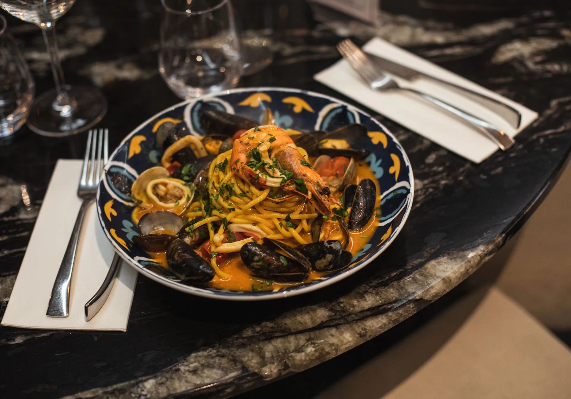 Lyna-Ristorante-italien-spaghetti-alla-scoglio-frutti-di-mare.jpg