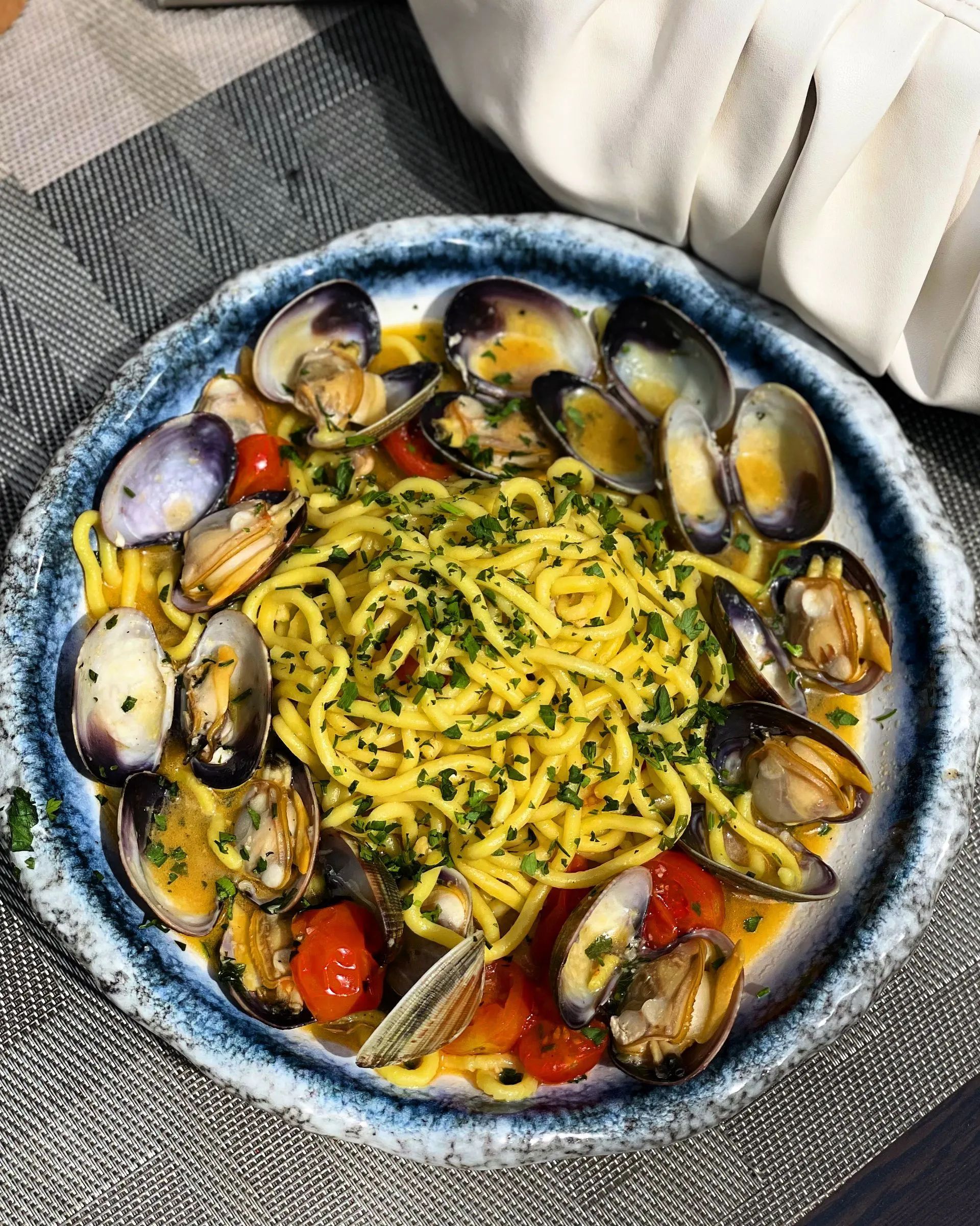 Lyna-Ristorante-italien-spaghetti-vongole.jpg