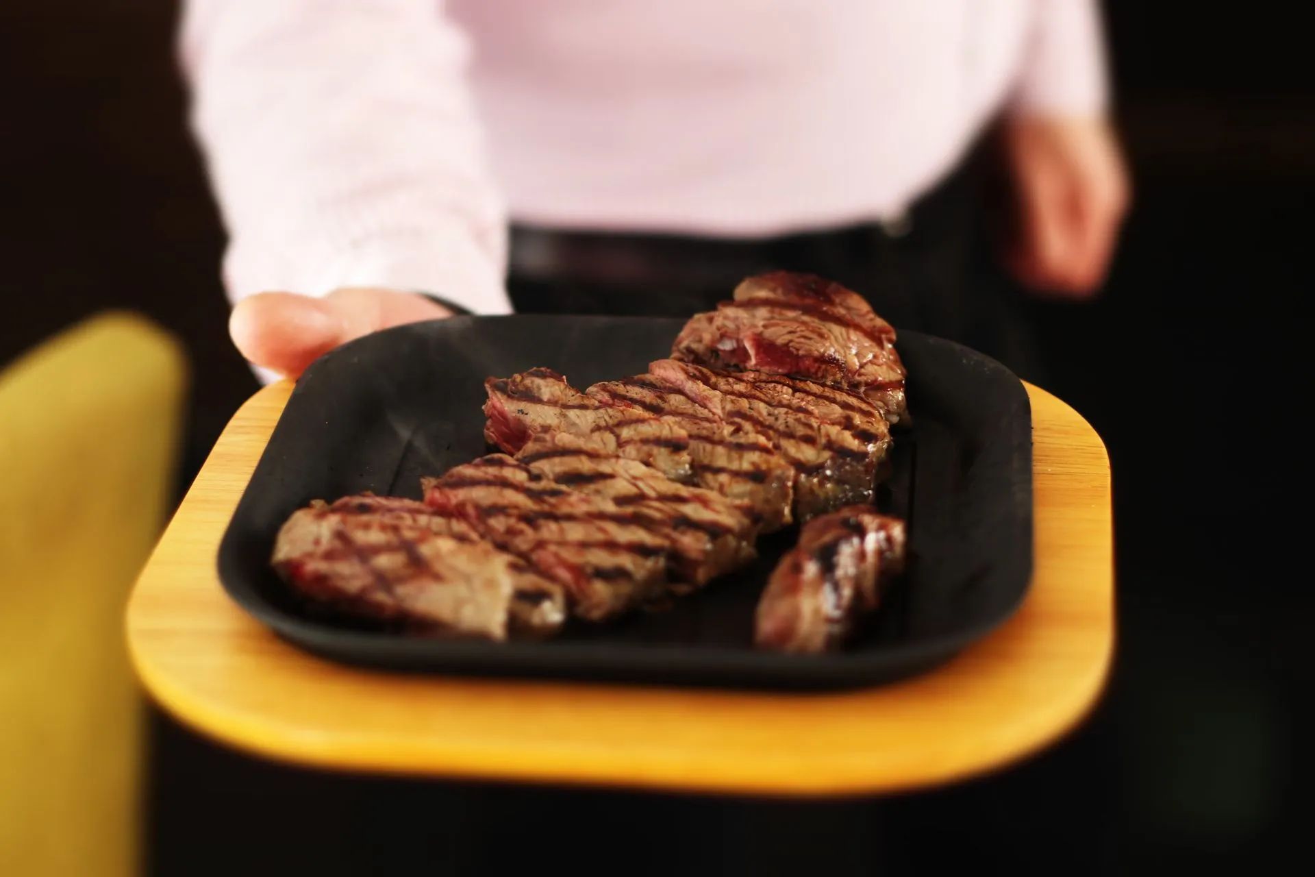 Tagliata : tranches de bœuf grillé servies sur une planche