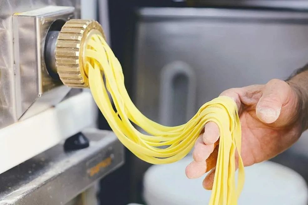 Lyna-Ristorante-italien-tagliatelle-pâtes-fraiches- faites-maison.jpg