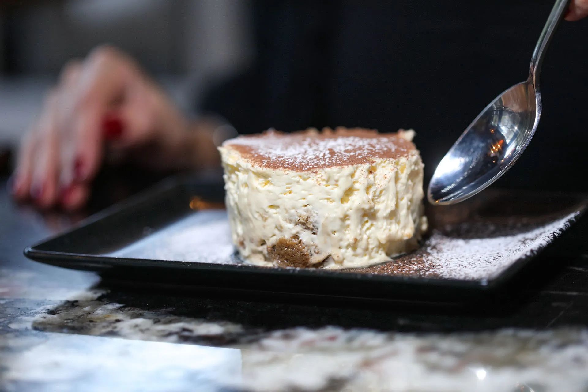 Lyna-Ristorante-italien-tiramisu-classico.jpg