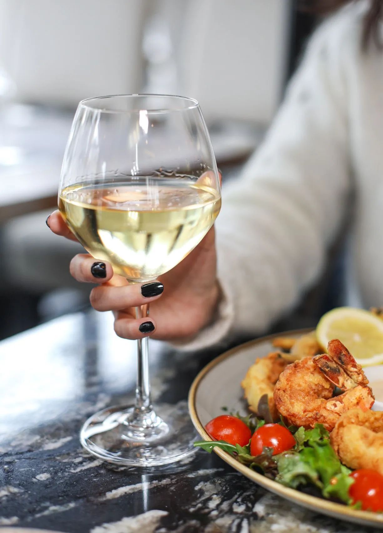 Lyna-Ristorante-italien-vin.jpg
