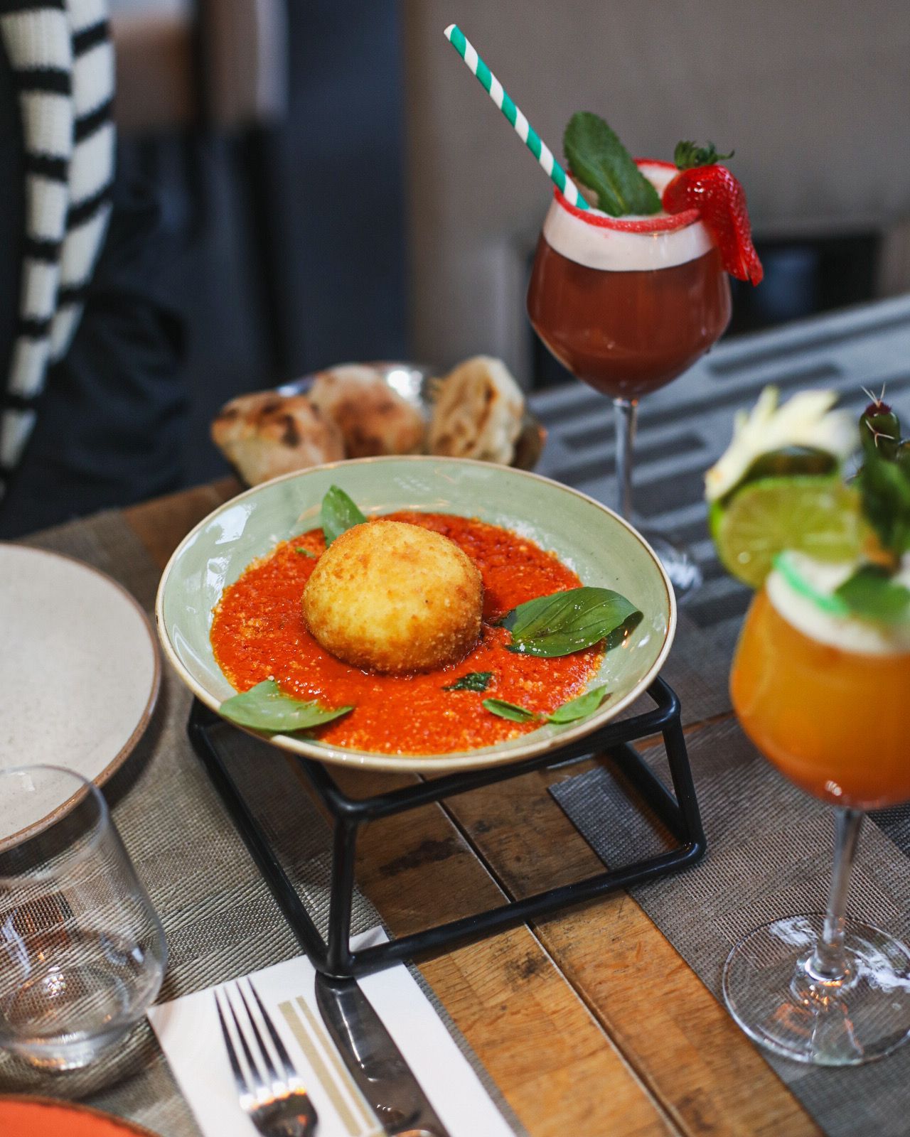 Lyna-Ristorante-italien-buratta-panne.jpg