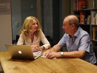 Annette Bubel während eines Führungskräfte Coachings mit einer Führungskraft