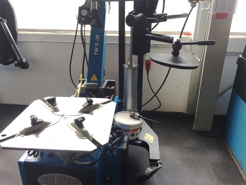 Reifenmontiermaschine