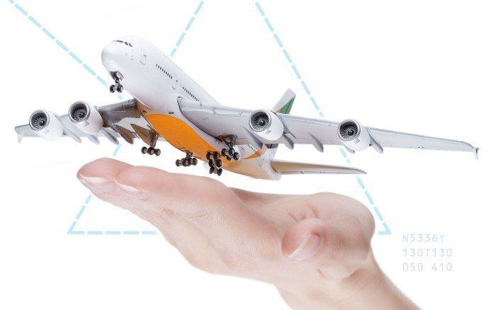 Flugzeug wird von Hand geschützt, Hilfe bei Flugangst in Essen