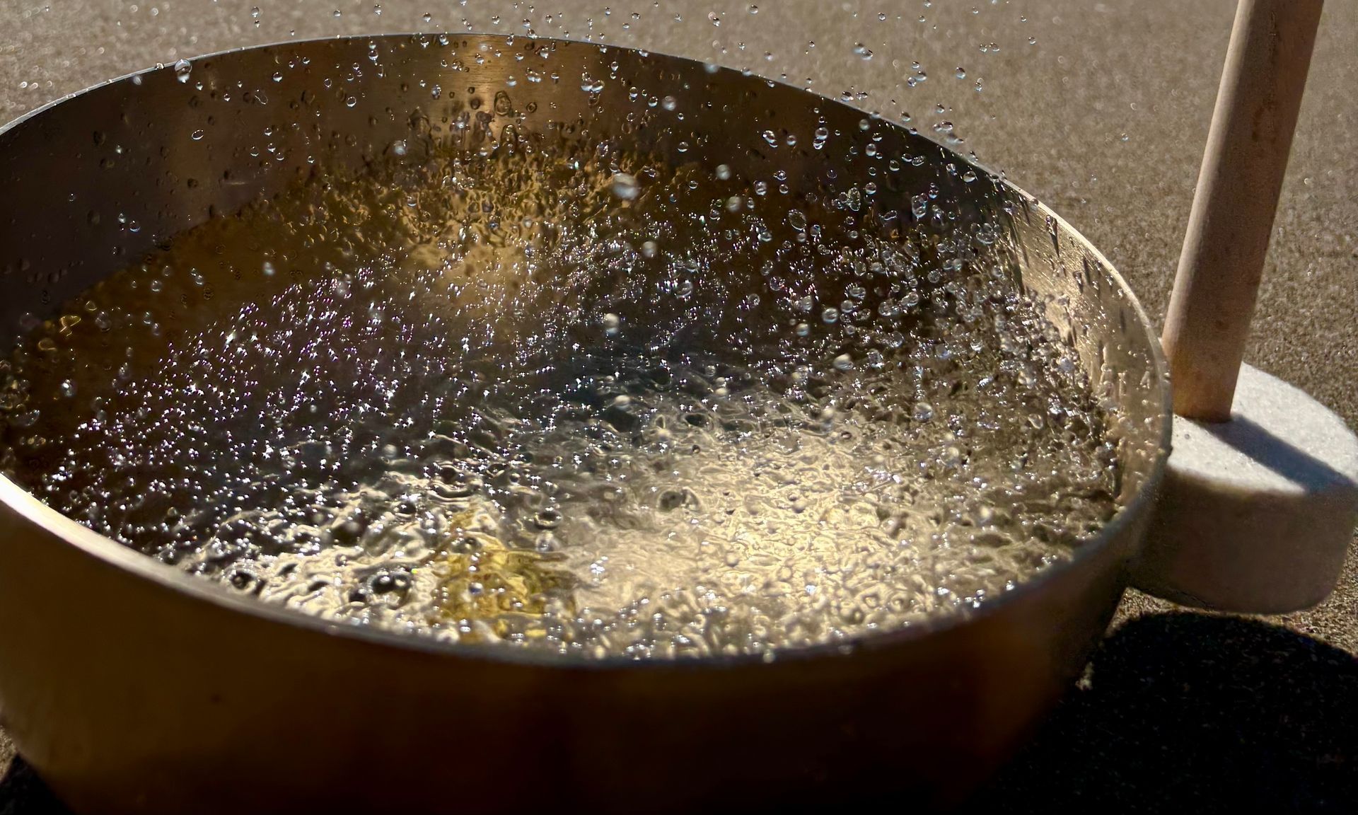 Klangmassage, Klangschalen, München, Puchheim, Gröbenzell, Olching, Wellness, Massage, Jin Shin Jyutsu, Reiki, Akupressur, Alternativmedizin, Alternatives Heilen, Psychotherapie, Psychologie, Coaching, Training, Personaltraining, Online, Lochhausen, Frauen, Frau, Woman, Entspannung, Energetische Behandlung, Kinesologie, Gesundheit