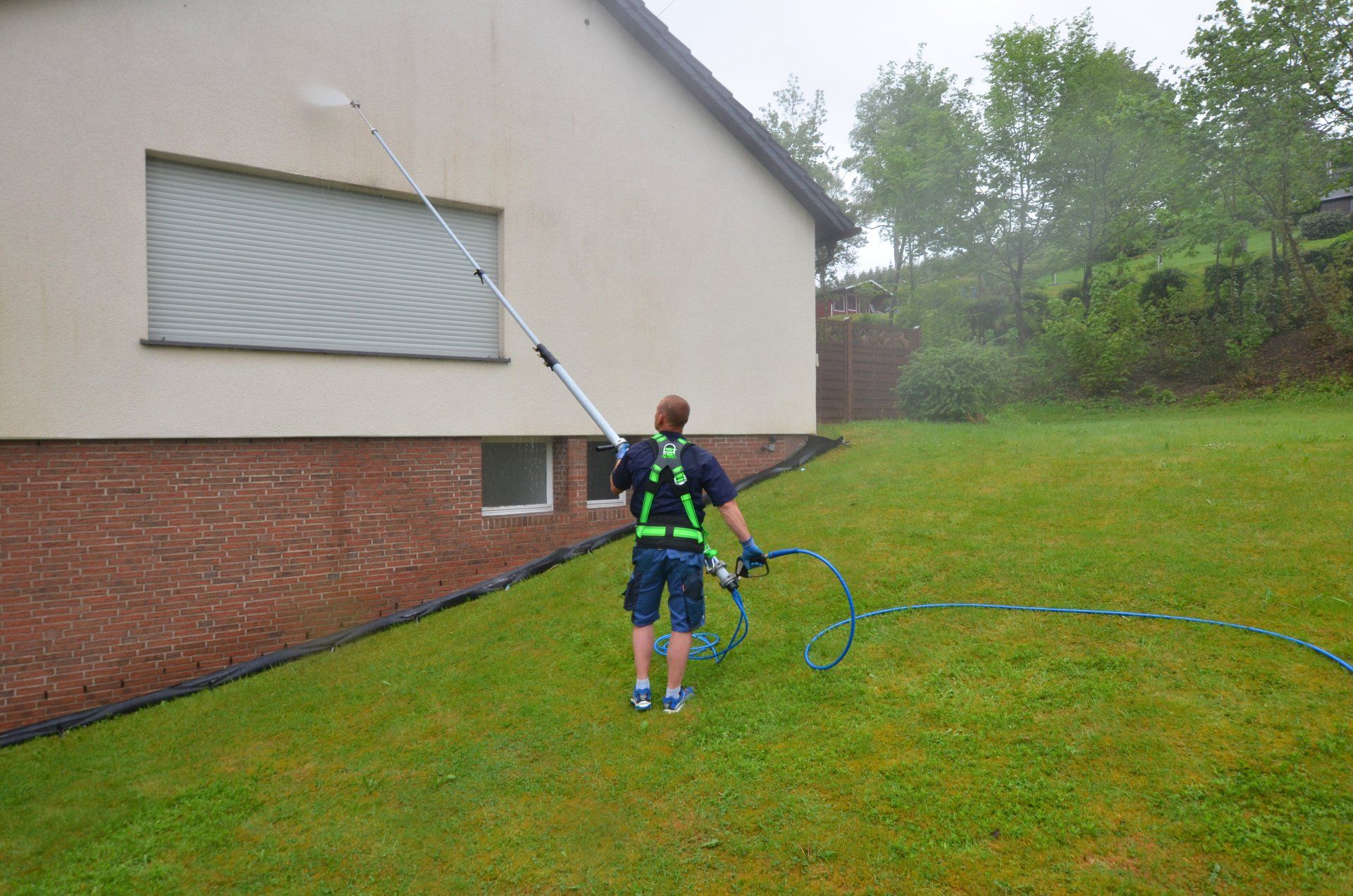 Fassadenreinigung - mitten dabei