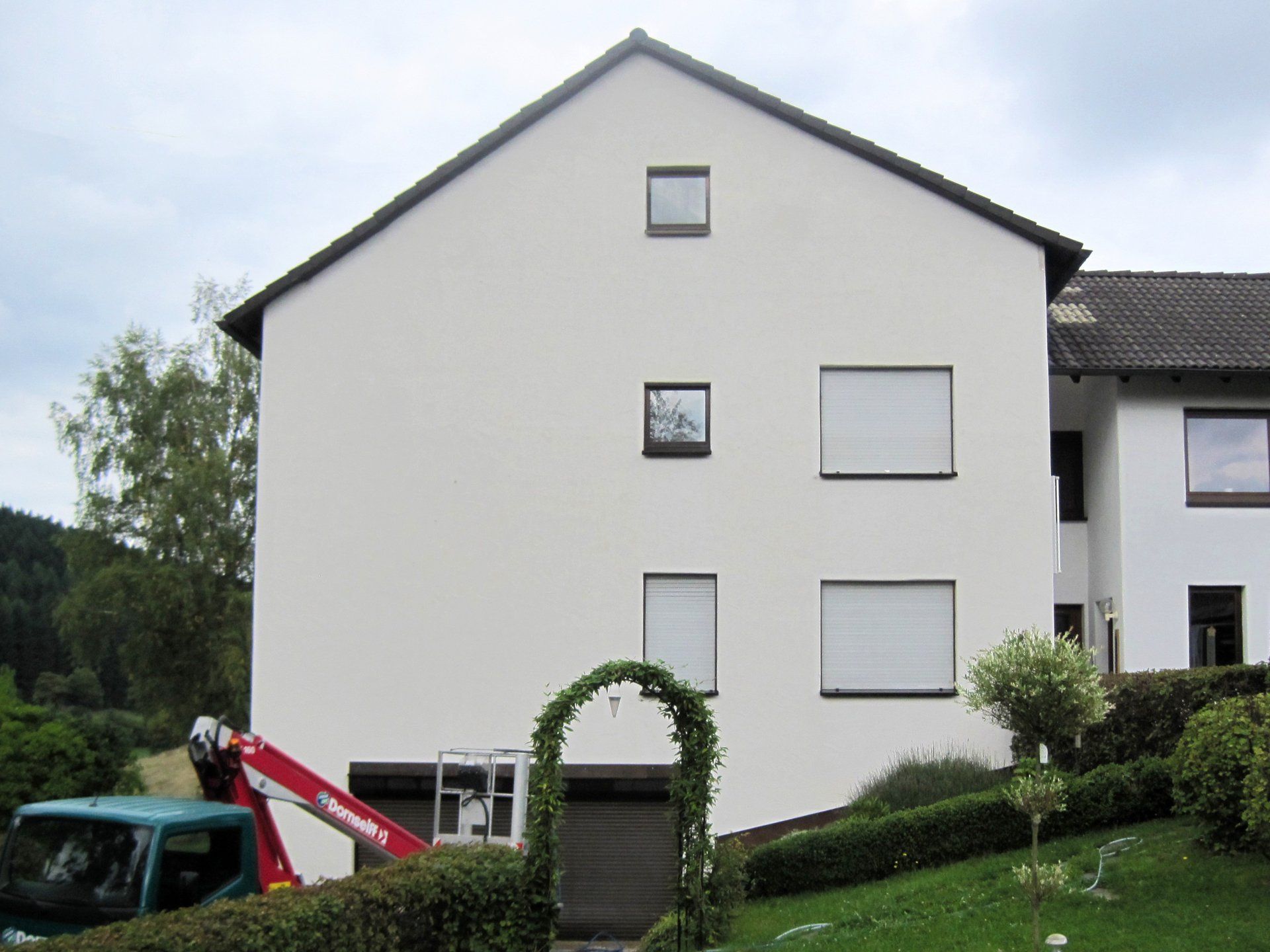 Fassadenreinigung eines Mehrfamilienhauses - nachher