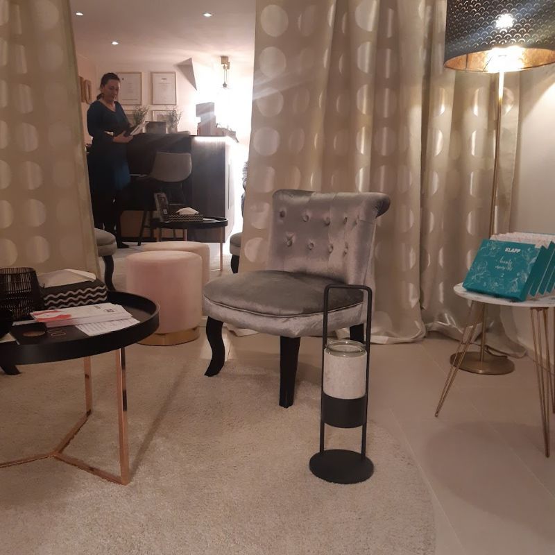 Raumbeduftung mit ätherischen Ölen im Kosmetikstudio