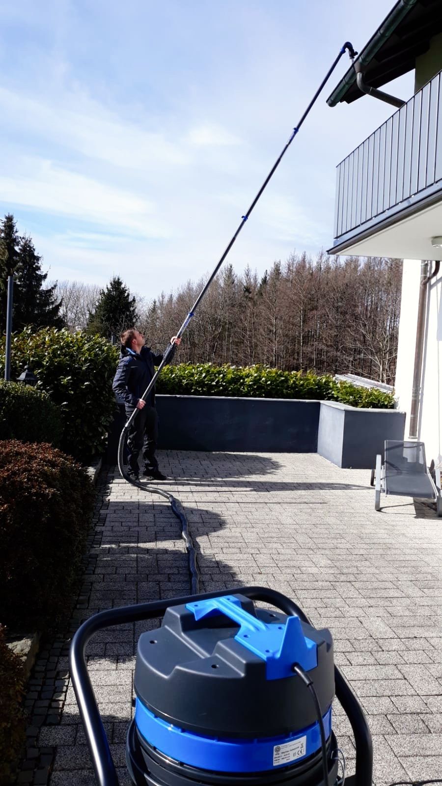 SKYVAC Dachrinnenreinigung