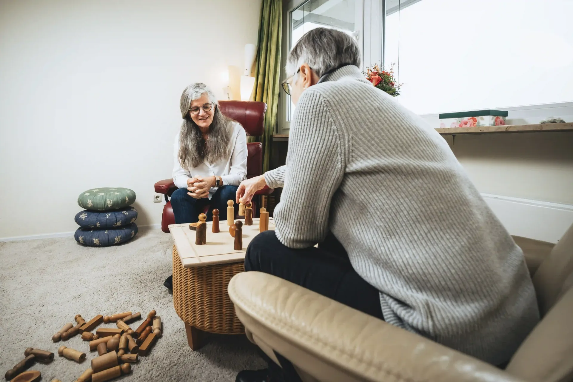 Eine Familienaufstellung kann man auch in einer Einzelsitzung machen, nicht nur in einer Gruppe
