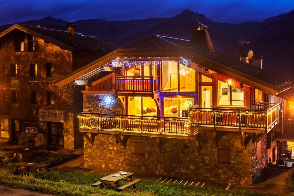 Vue extérieure nuit chalet Montalbert