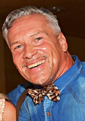 ARNUSCH Jürgen Porträt Jürgen Arnusch mit Fliege