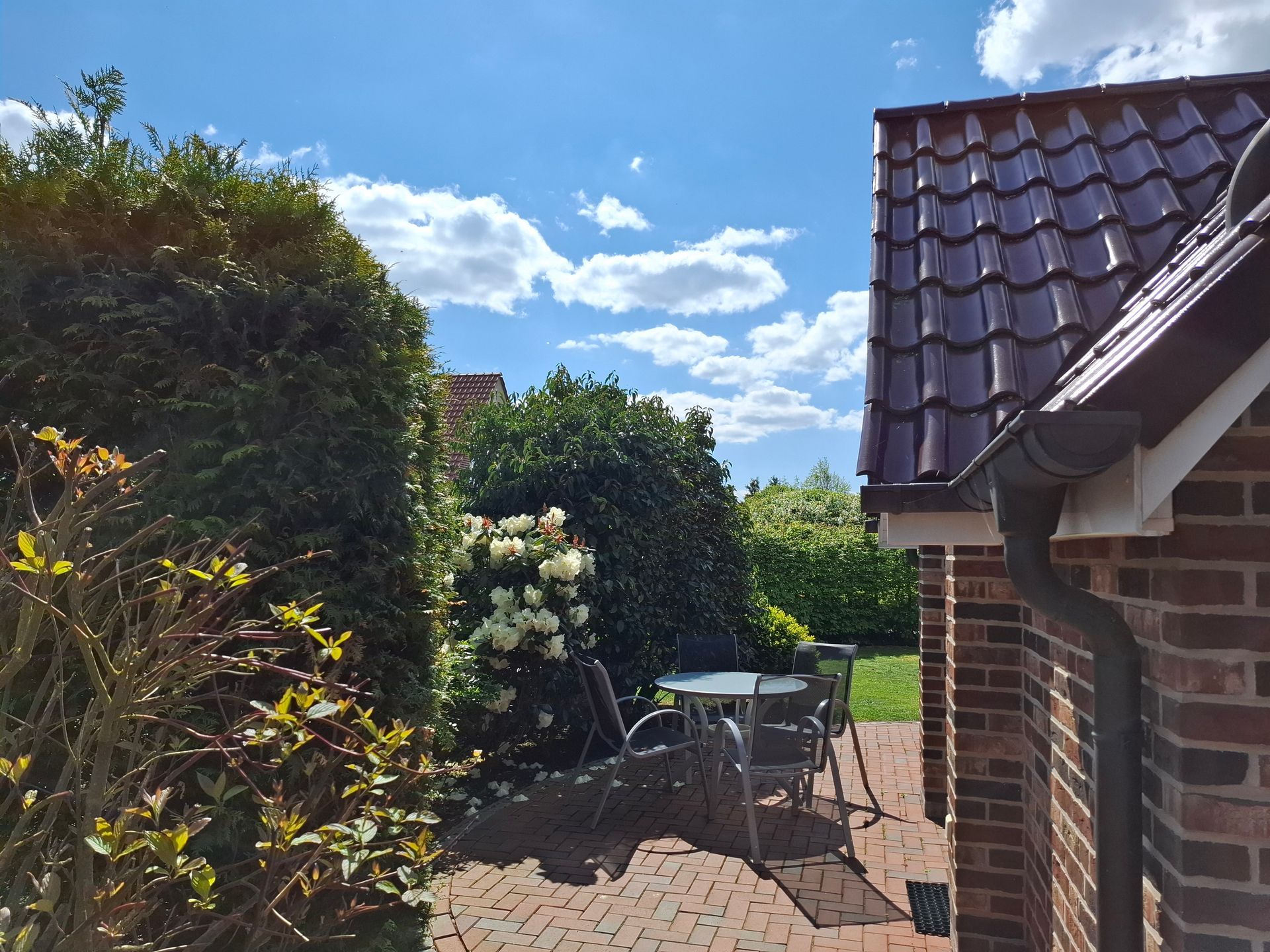 Garten mit Terrasse am Ferienhaus Landhaus Annika in Greetsiel