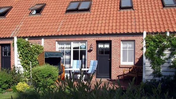 Gulfhof Greetsiel Terasse Zwillingsmühlenblick