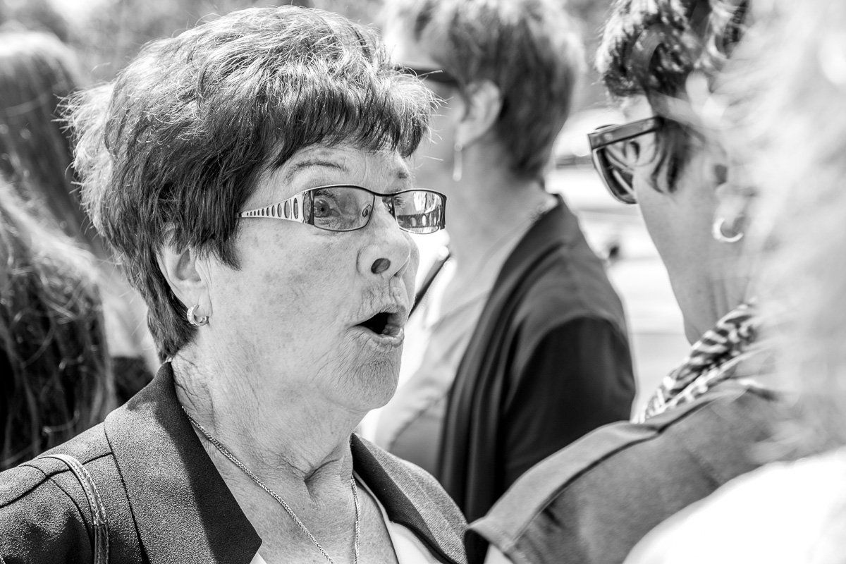 hochzeitsbilder momentaufnahmen frau macht erstaunten gesichtsausdruck