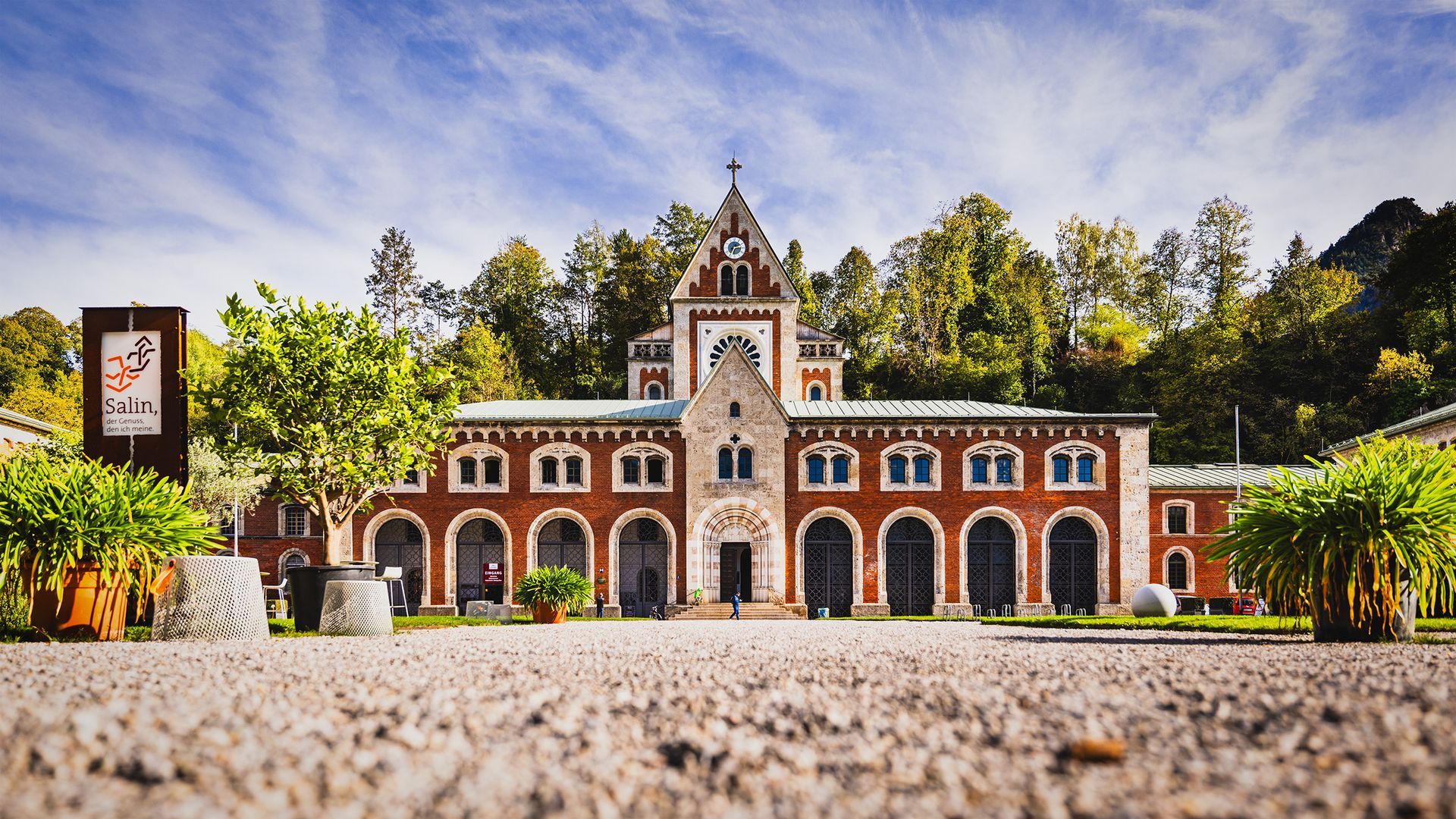 Alte Saline in Bad Reichenhall als markante Kulisse für Hochzeiten
