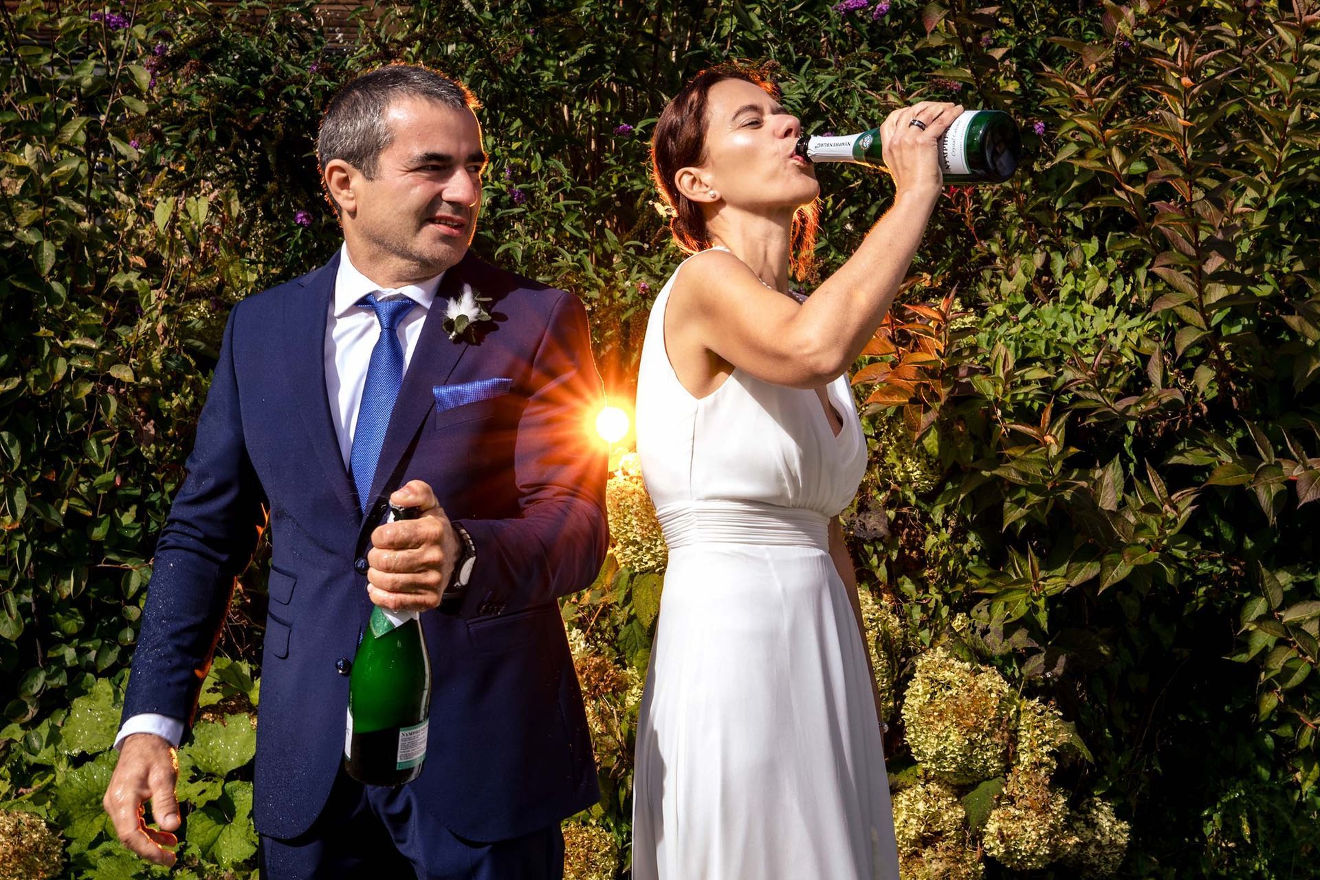 Brautpaar mit sekt hochzeit fraueninsel
