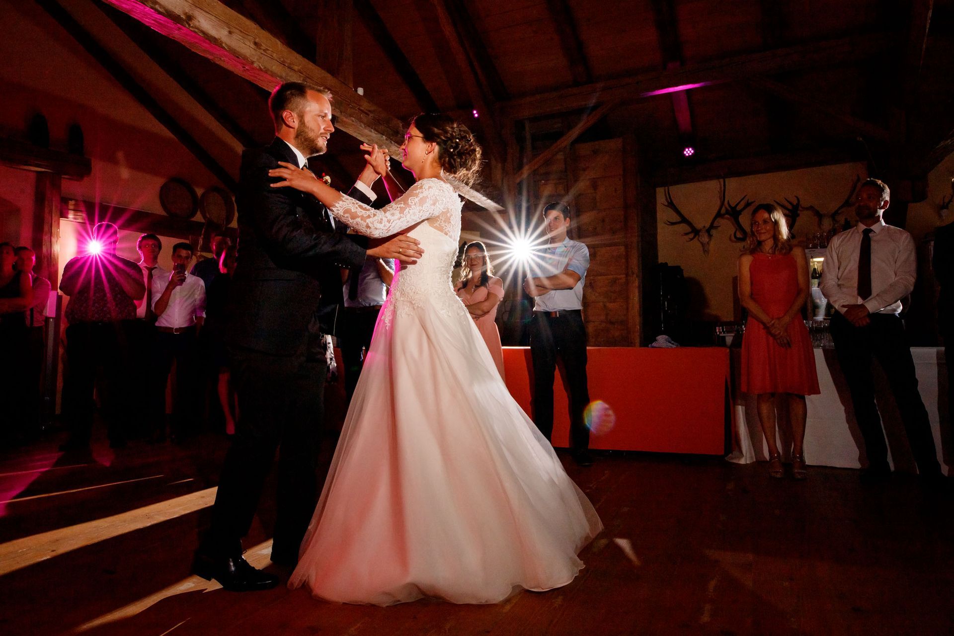 Andrea Kühl Partyfotograf  Traunstein brautpaar erster tanz