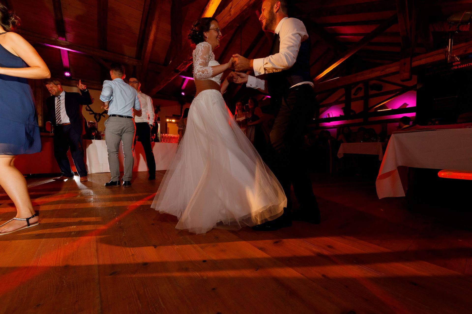 Andrea Kühl Partyfotograf  brautpaar tanzend
