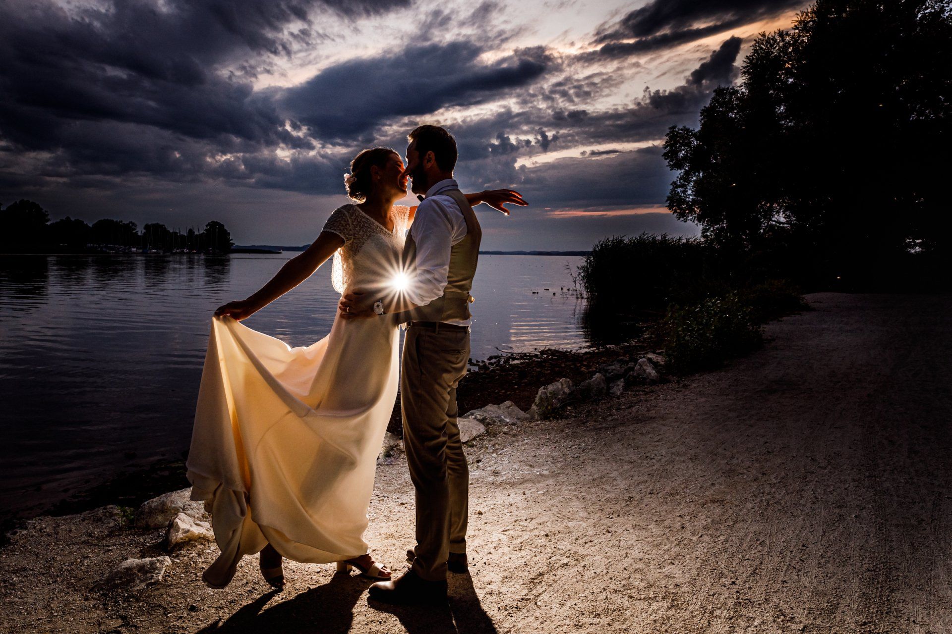 Hochzeitspaar am chiemsee heiraten chiemgau