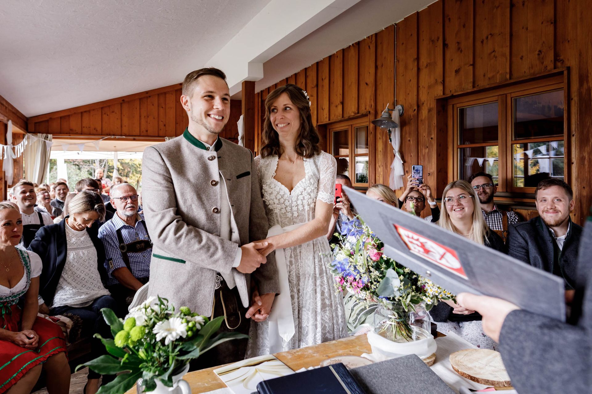 hochzeitsfotograf schliersee almbad huberspitz frisches ehepaar