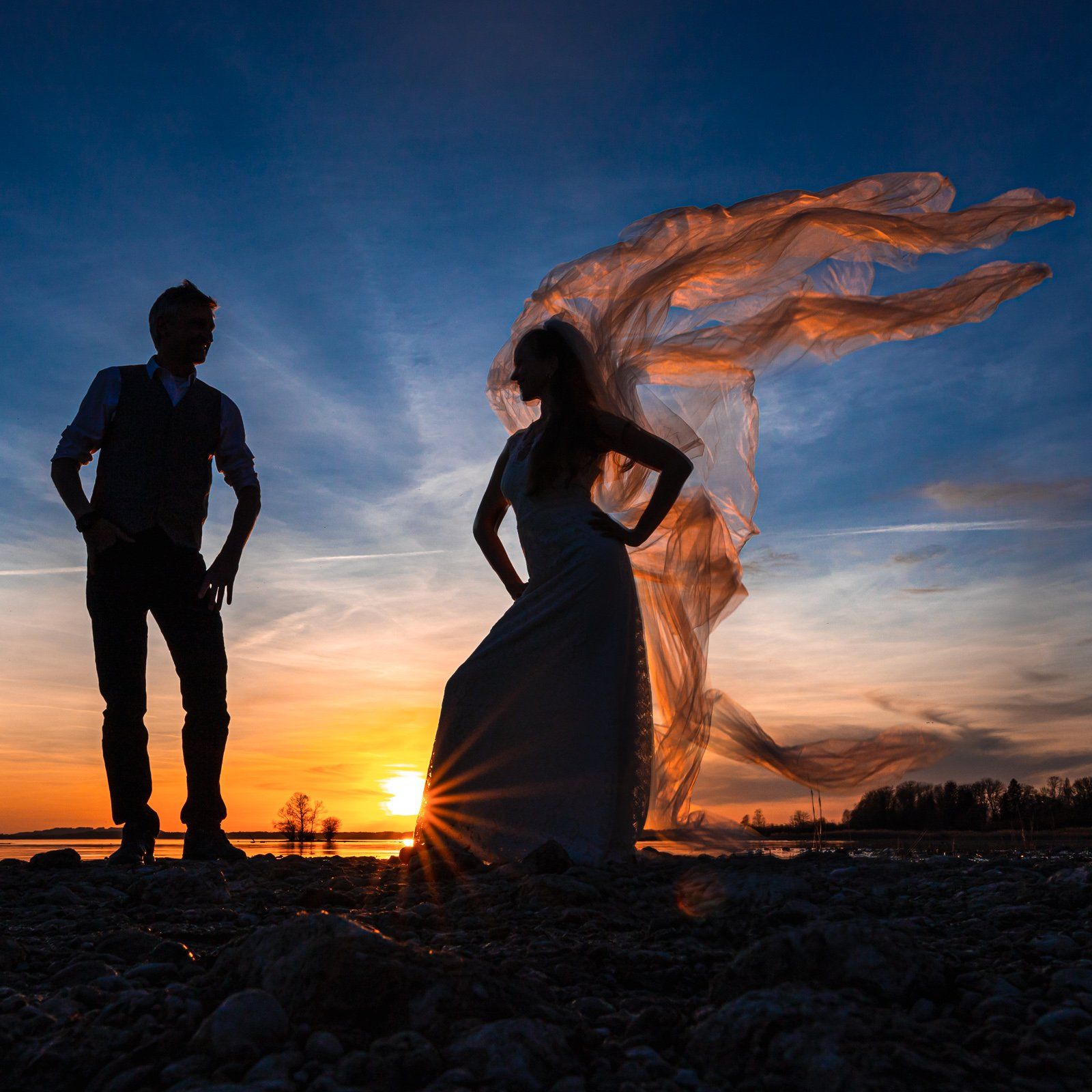 brautpaar im sonnenuntergang chiemsee chiemgau