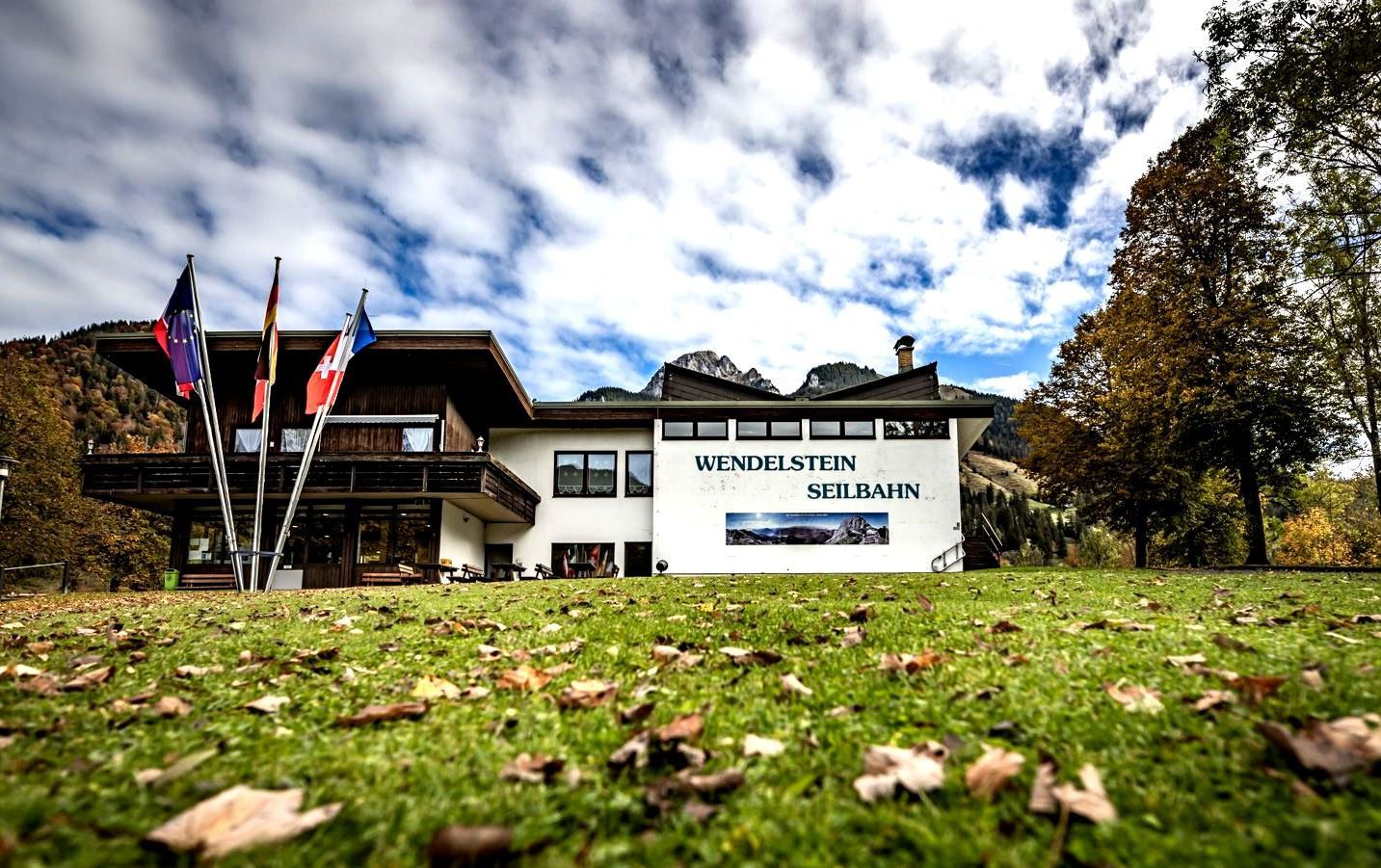 talstation wendelsteinbahn mit der seilbahn zum heiraten auf den wendelstein im landkreis miesbach rosenheim