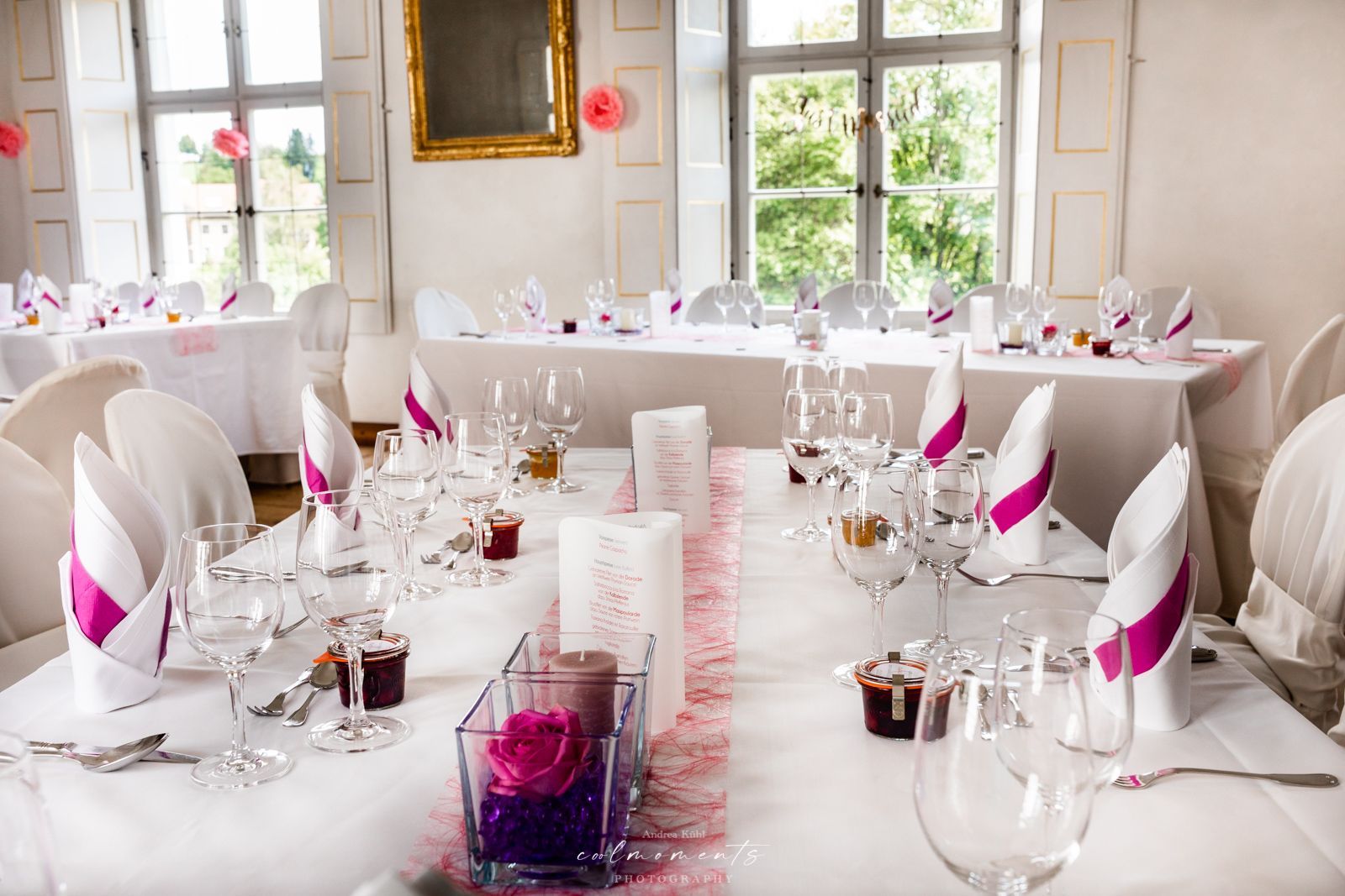 gedeckter hochzeitstisch auf schloss pertenstein