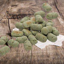 Das Bild zeigt verschiedene Leckerlis aus dem Sortiment von Dinner for Dogs